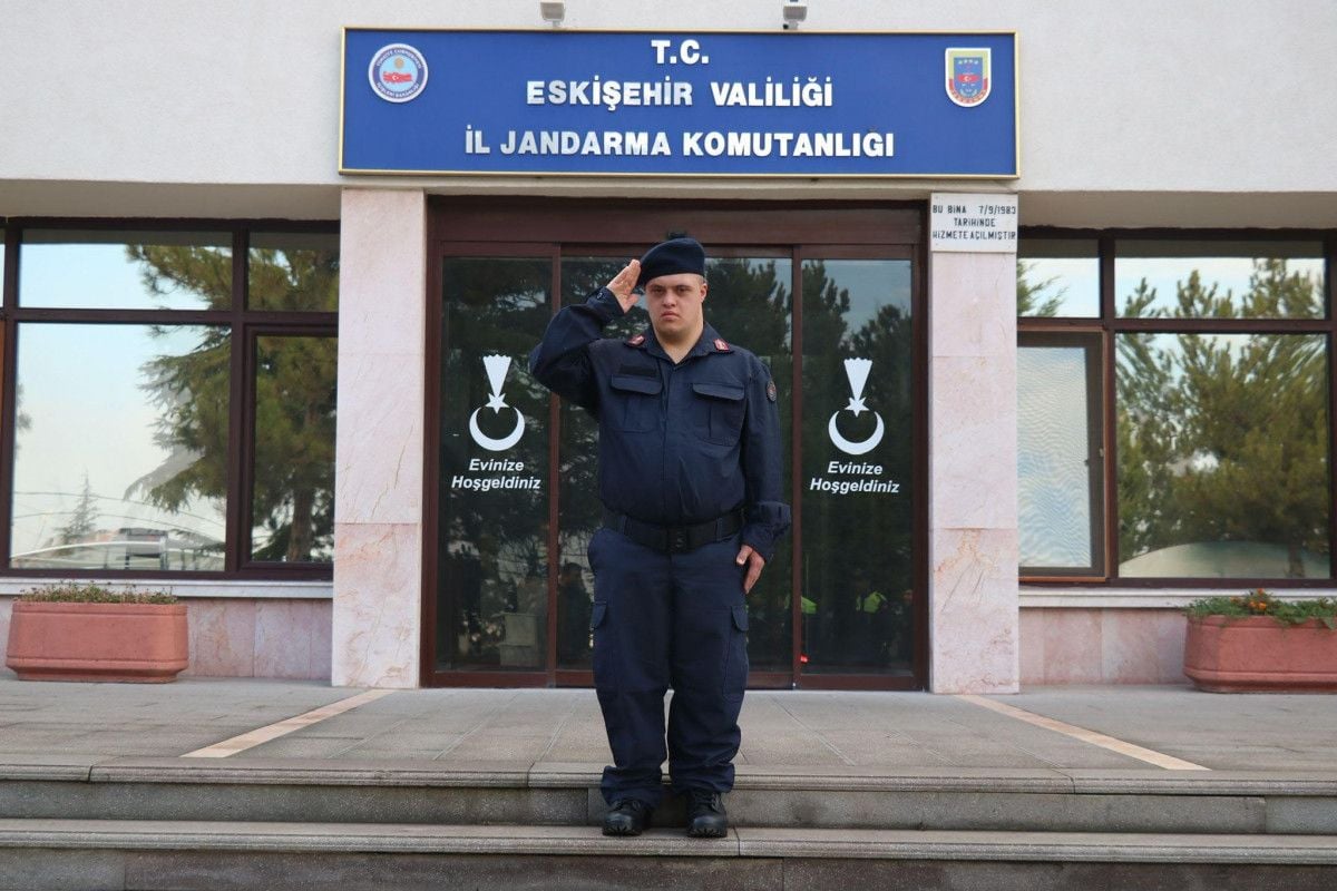 Eskişehir de down sendromlu Mücahid bir günlüğüne asker oldu #2