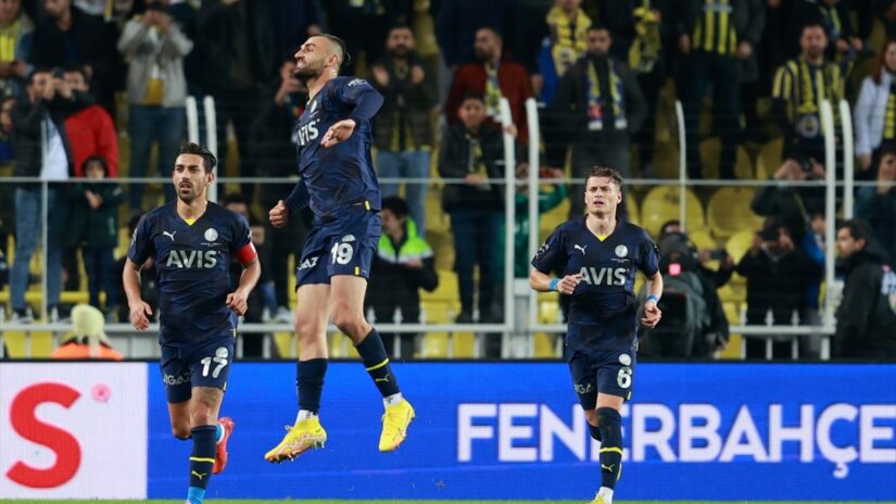 Fenerbahçe, Villarreal’i iki golle geçti