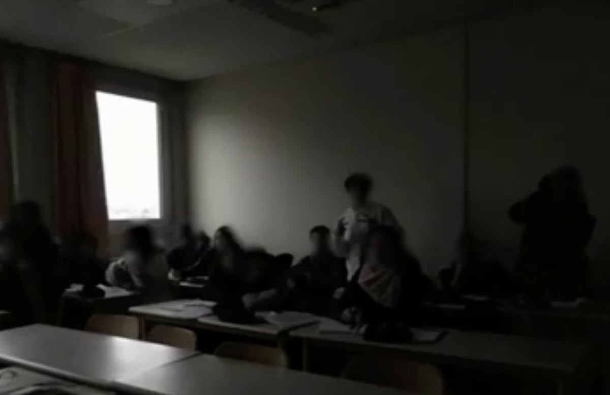 Fransa da öğrenciler elektriksiz sınıflarda eğitim görüyor #3