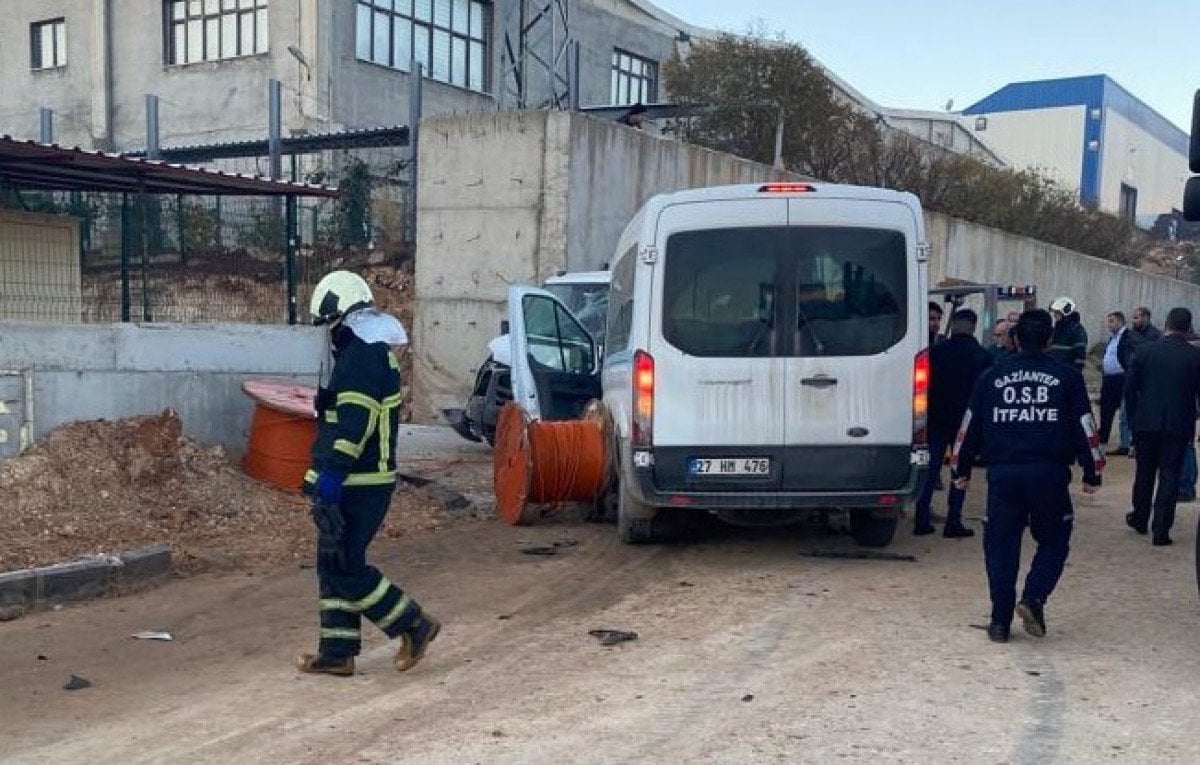 Gaziantep’te köpeğe çarpmamak için manevra yapan minibüs ölüme yol açtı #4