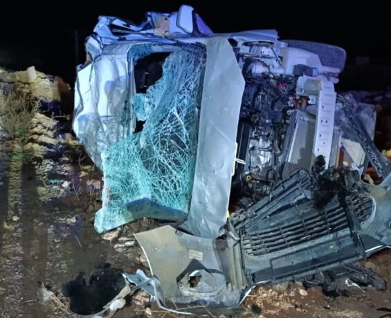 Gaziantep’te tır arabaya arkadan çarptı: 3 yaralı