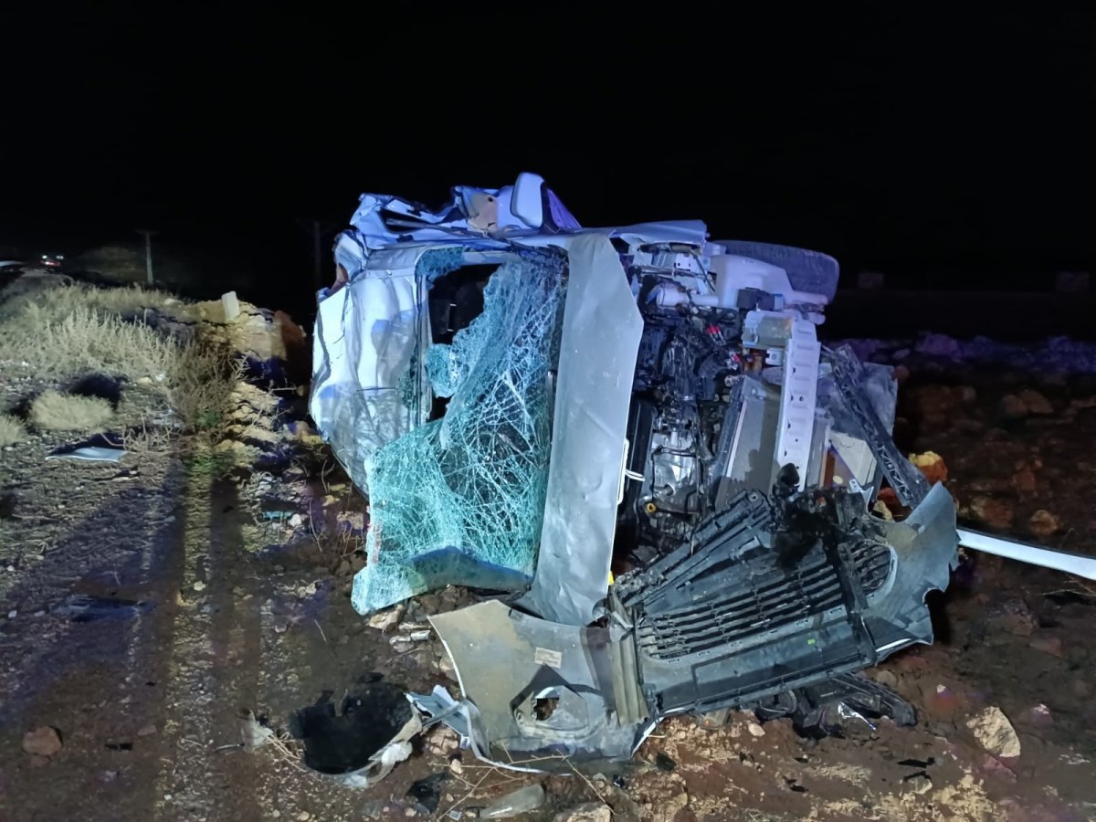 Gaziantep te tır otomobile arkadan çarptı: 3 yaralı #3