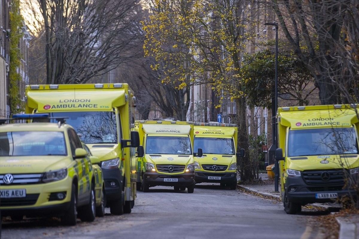 İngiltere de hemşireler ve ambulans çalışanları greve gitti #2