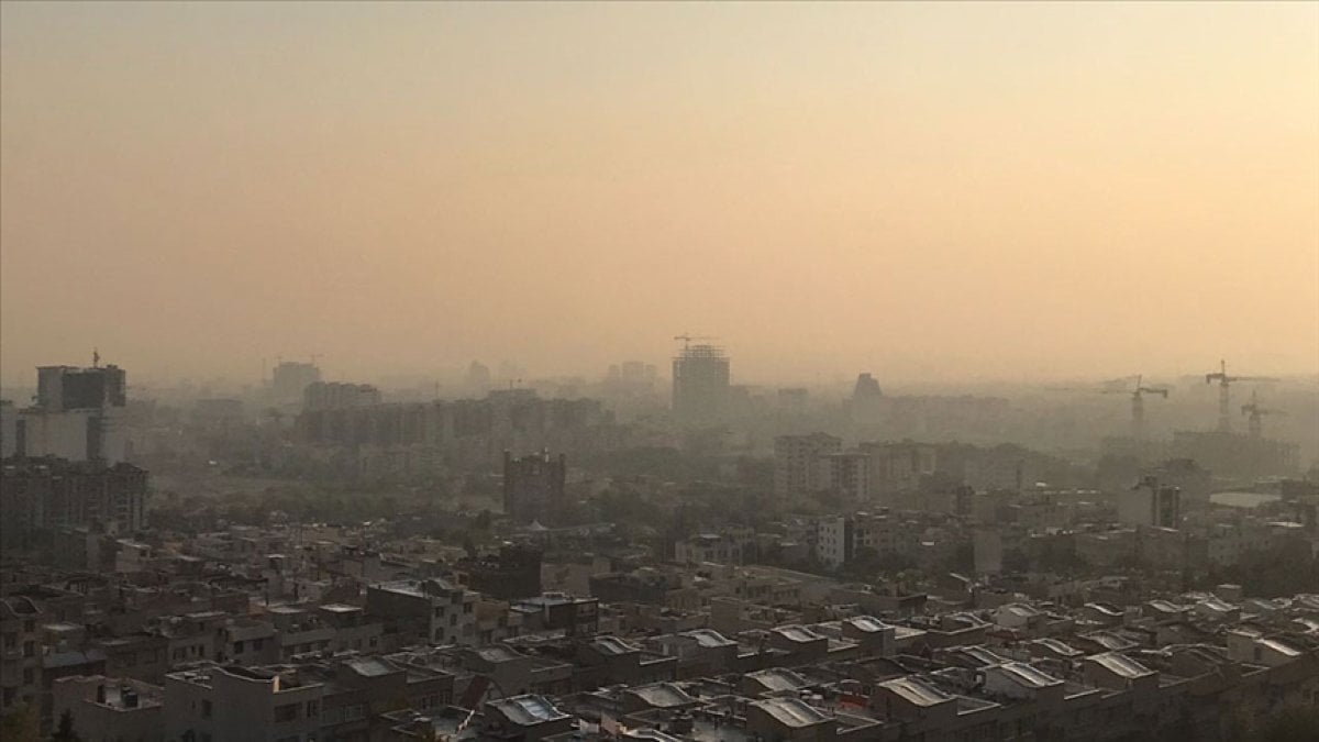 İran’da hava kirliliği okulları tatil etti #1