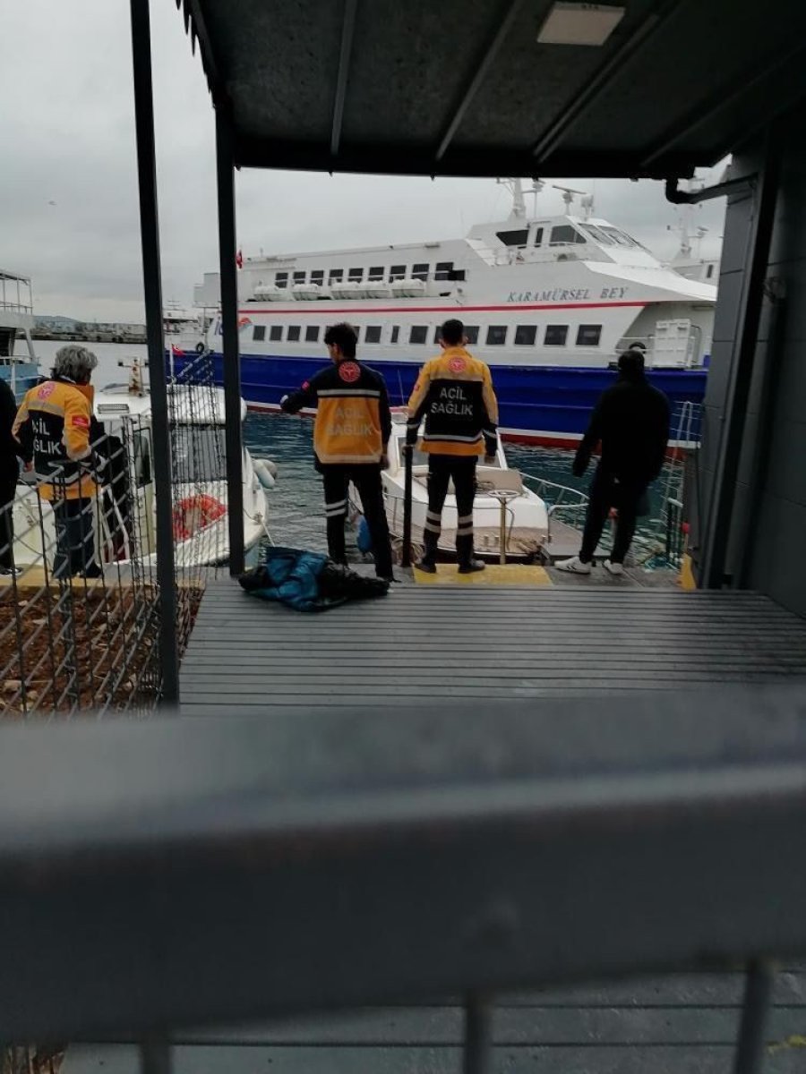 İstanbul da vapurdan denize yolcu düştü #3