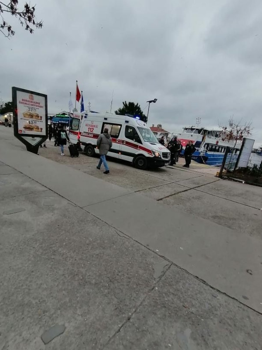 İstanbul da vapurdan denize yolcu düştü #4