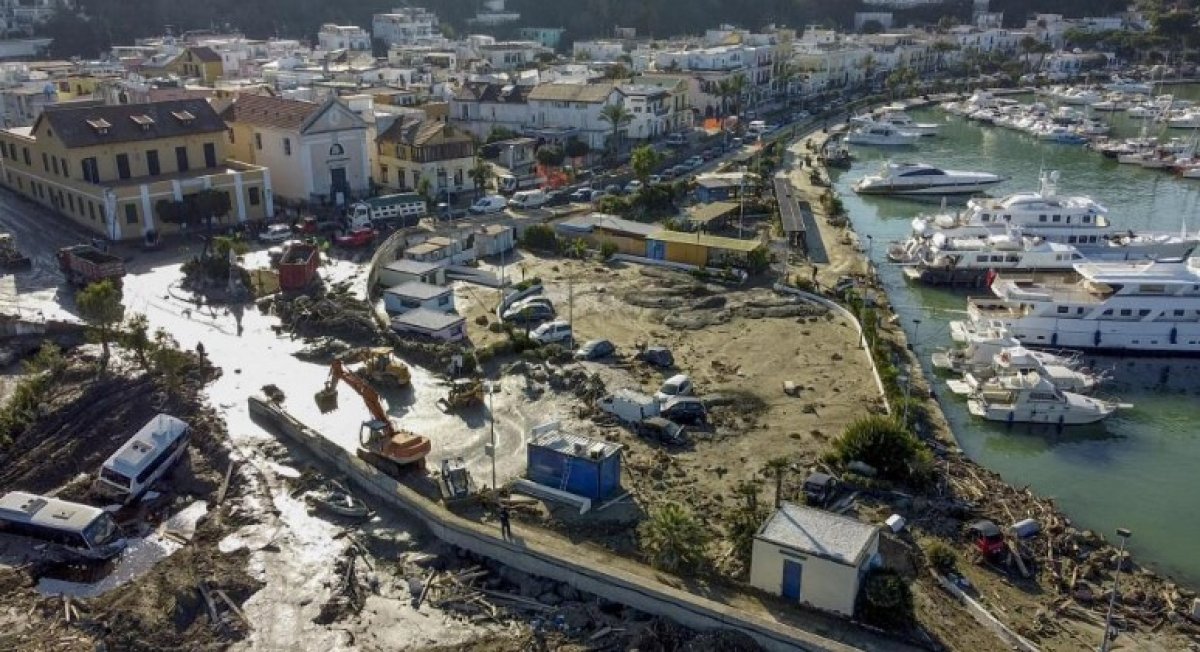 İtalya nın Ischia Adası’ndaki heyelanda can kaybı artıyor #1
