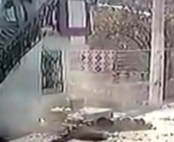İzmir’de bir evin balkonu çöktü: 1 yaralı