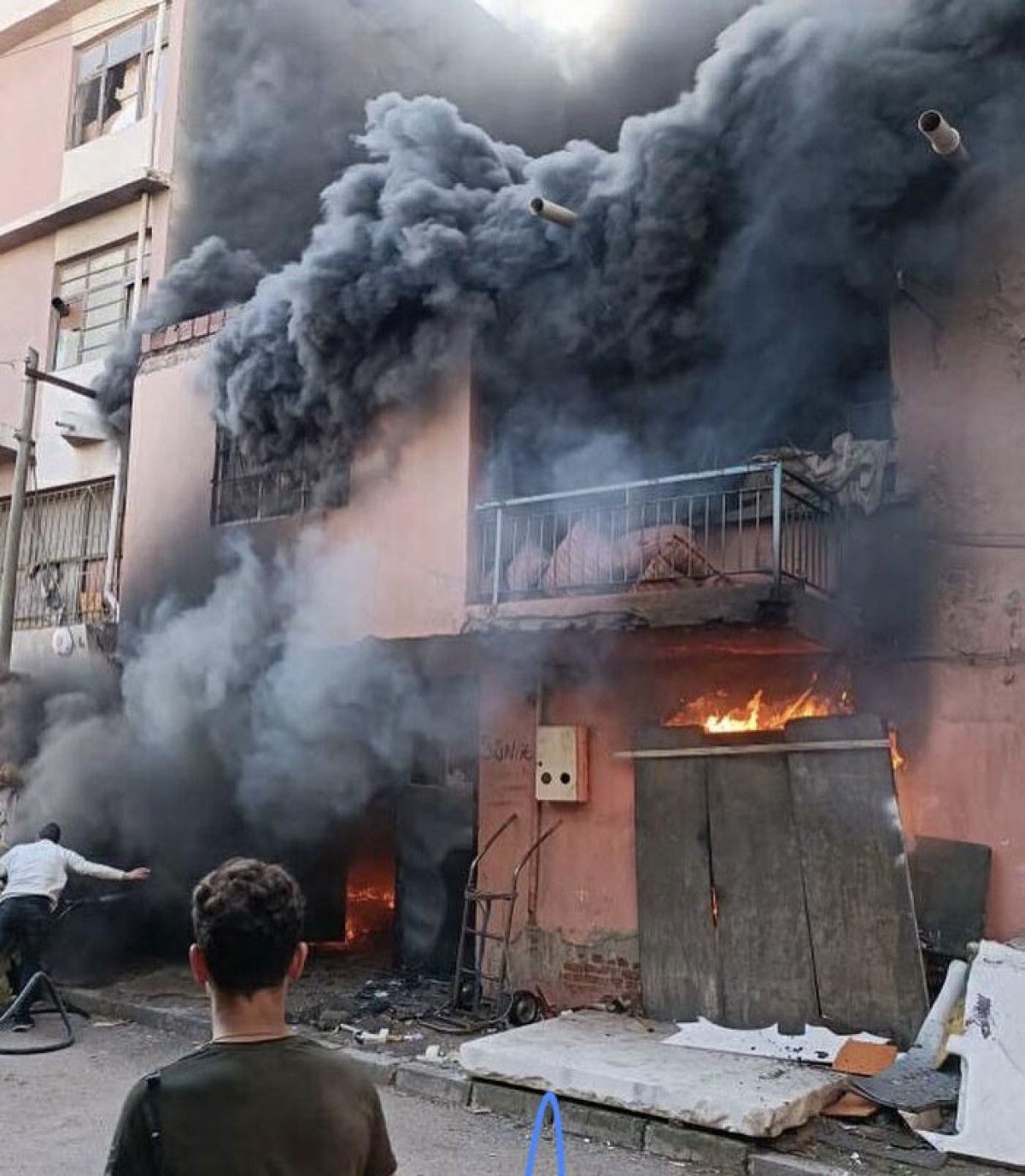 İzmir de sünger atölyesinde yangın çıktı #1