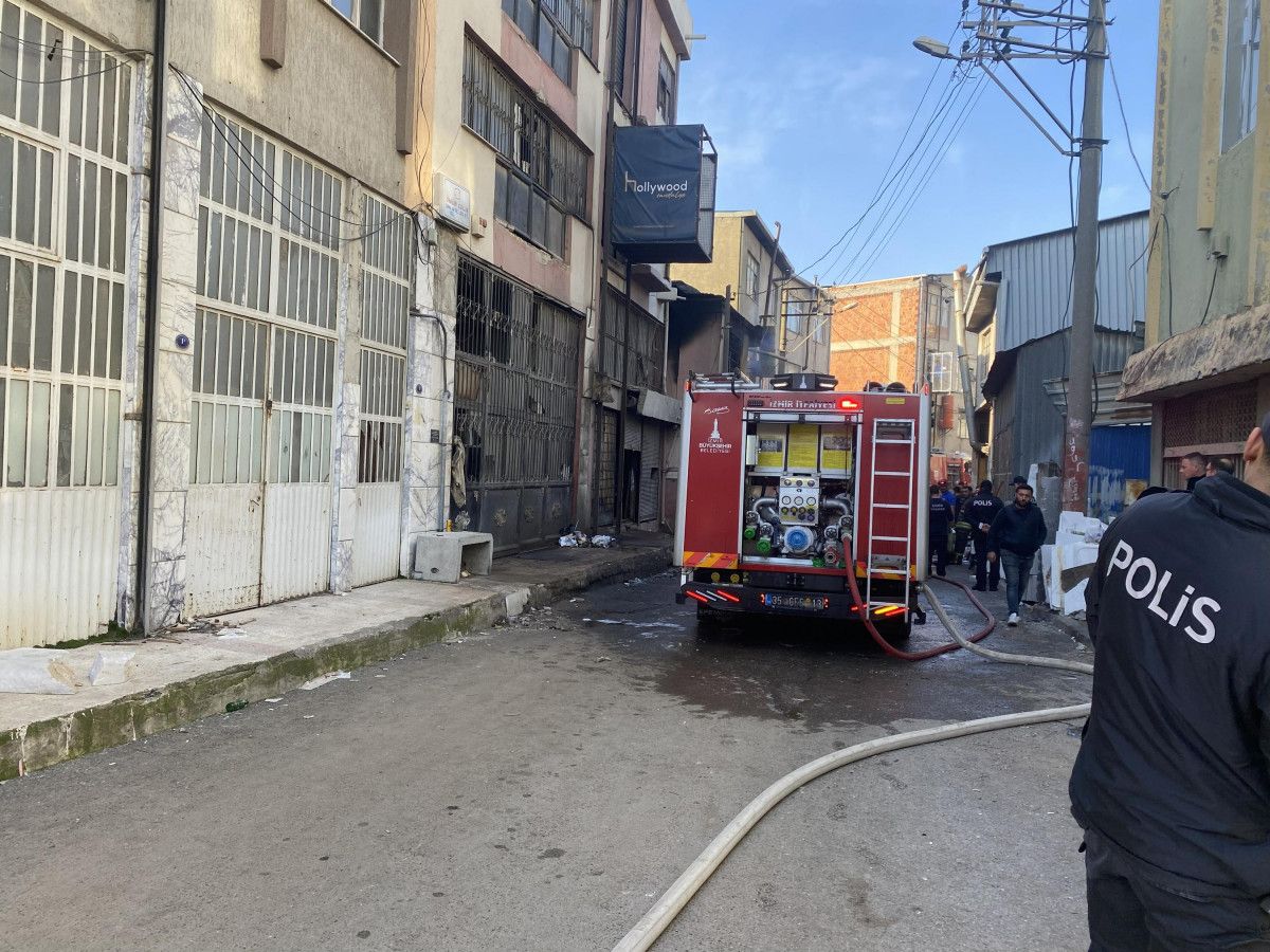 İzmir de sünger atölyesinde yangın çıktı #3