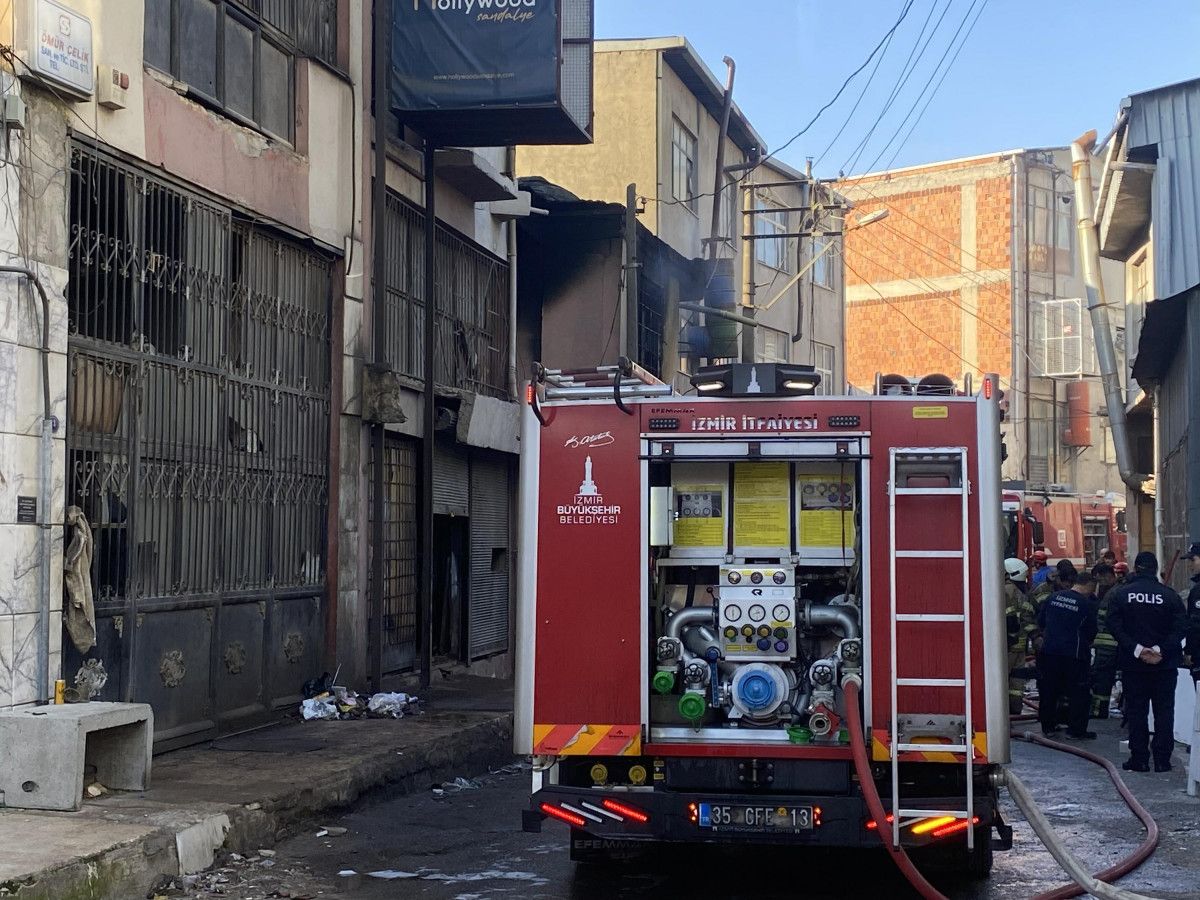 İzmir de sünger atölyesinde yangın çıktı #4