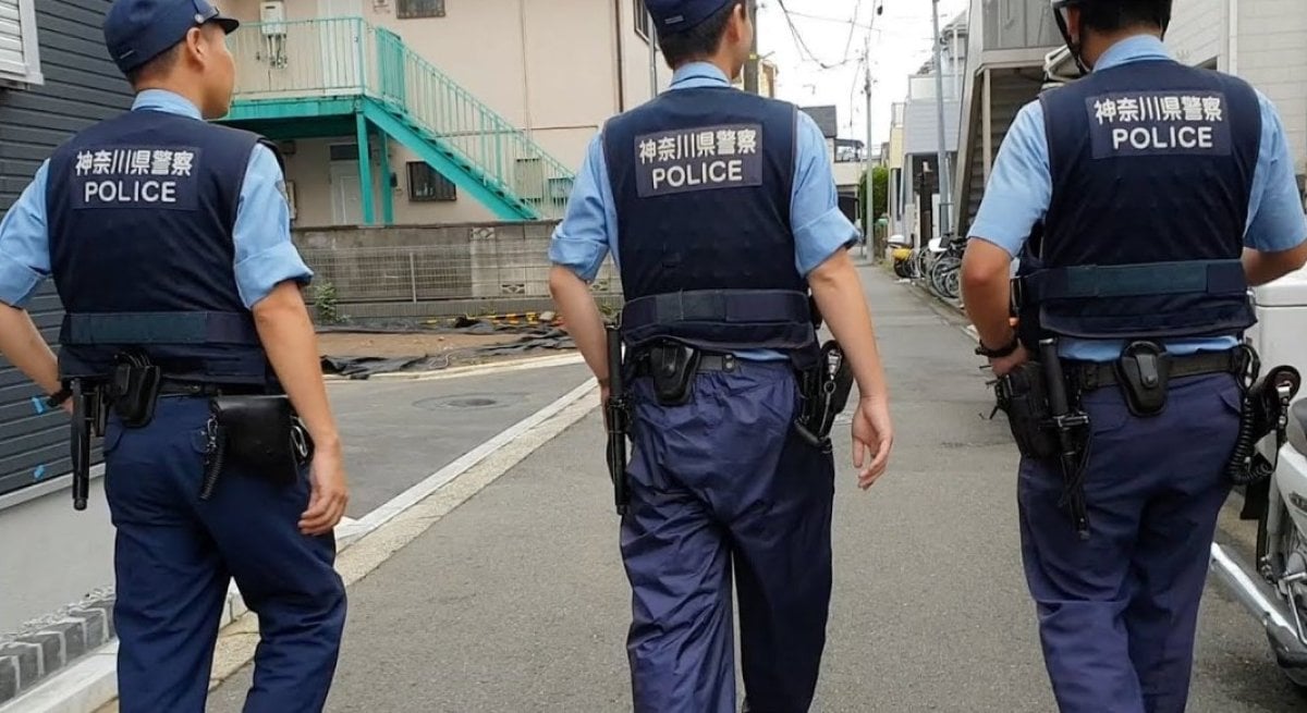 Japonya da kendini bıçaklayan kişi: İşe gitmemek için yaptım #1