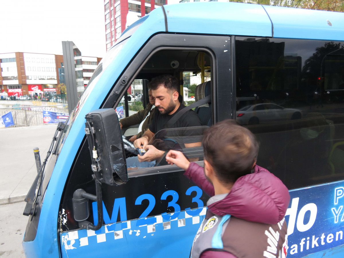Kadıköy de ceza yiyen minibüsçü: Yine fazla yolcu alacağız #3