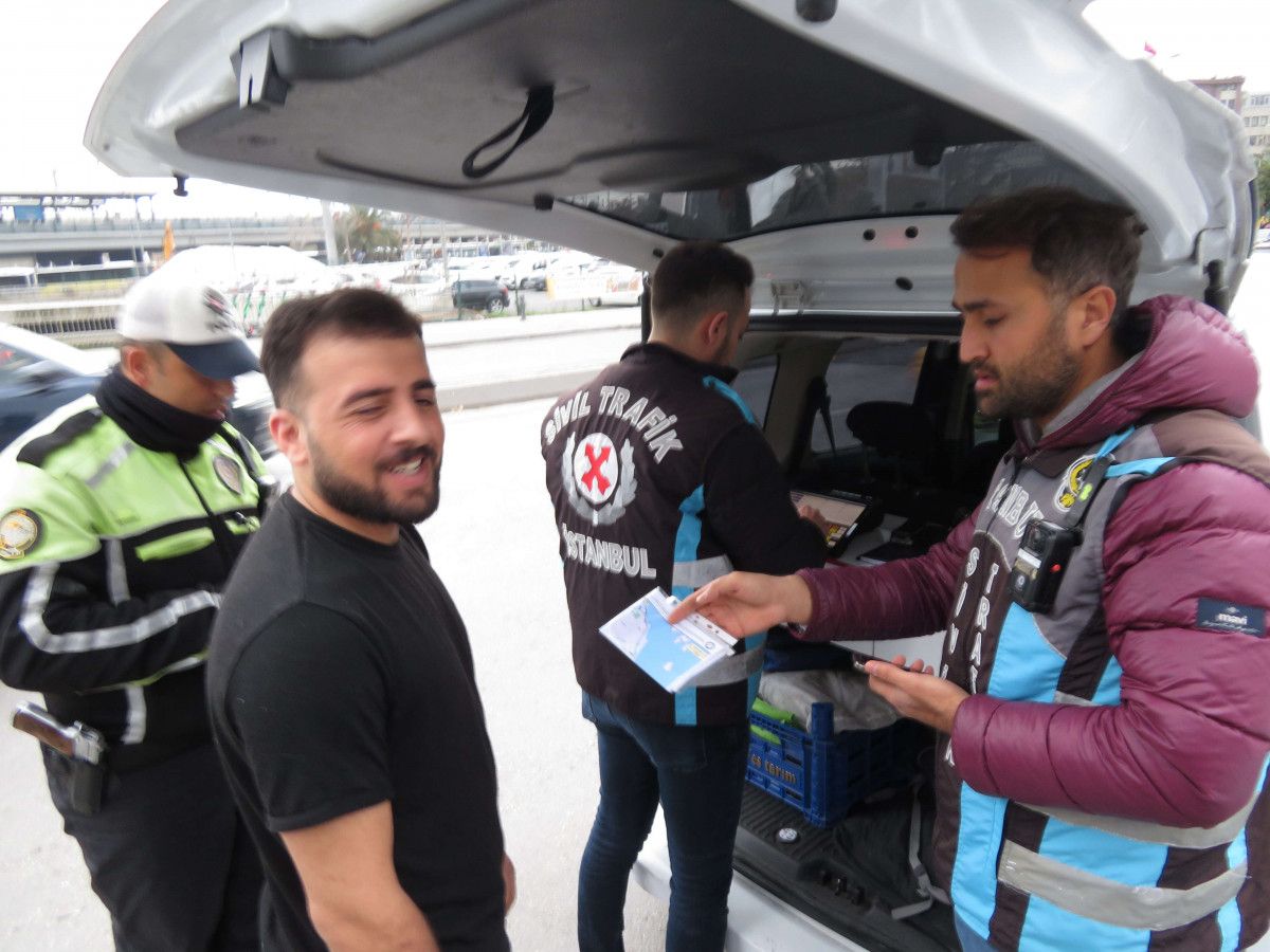 Kadıköy de ceza yiyen minibüsçü: Yine fazla yolcu alacağız #4