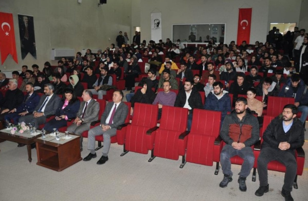 Kars’ta Türkiye Yüzyılı konferansı düzenlendi #1