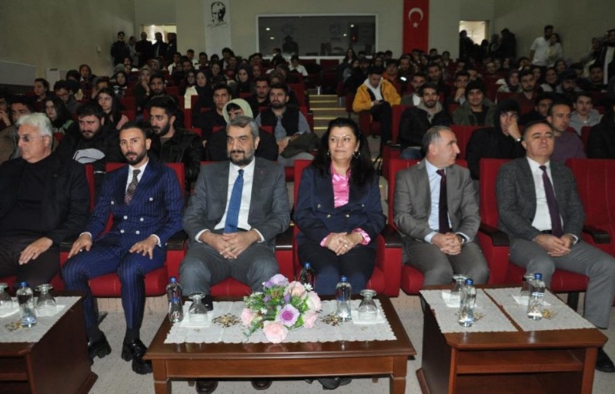 Kars’ta Türkiye Yüzyılı konferansı düzenlendi #3