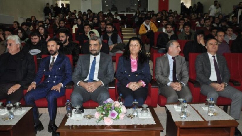 Kars’ta ‘Türkiye Asrı’ konferansı tertip edildi