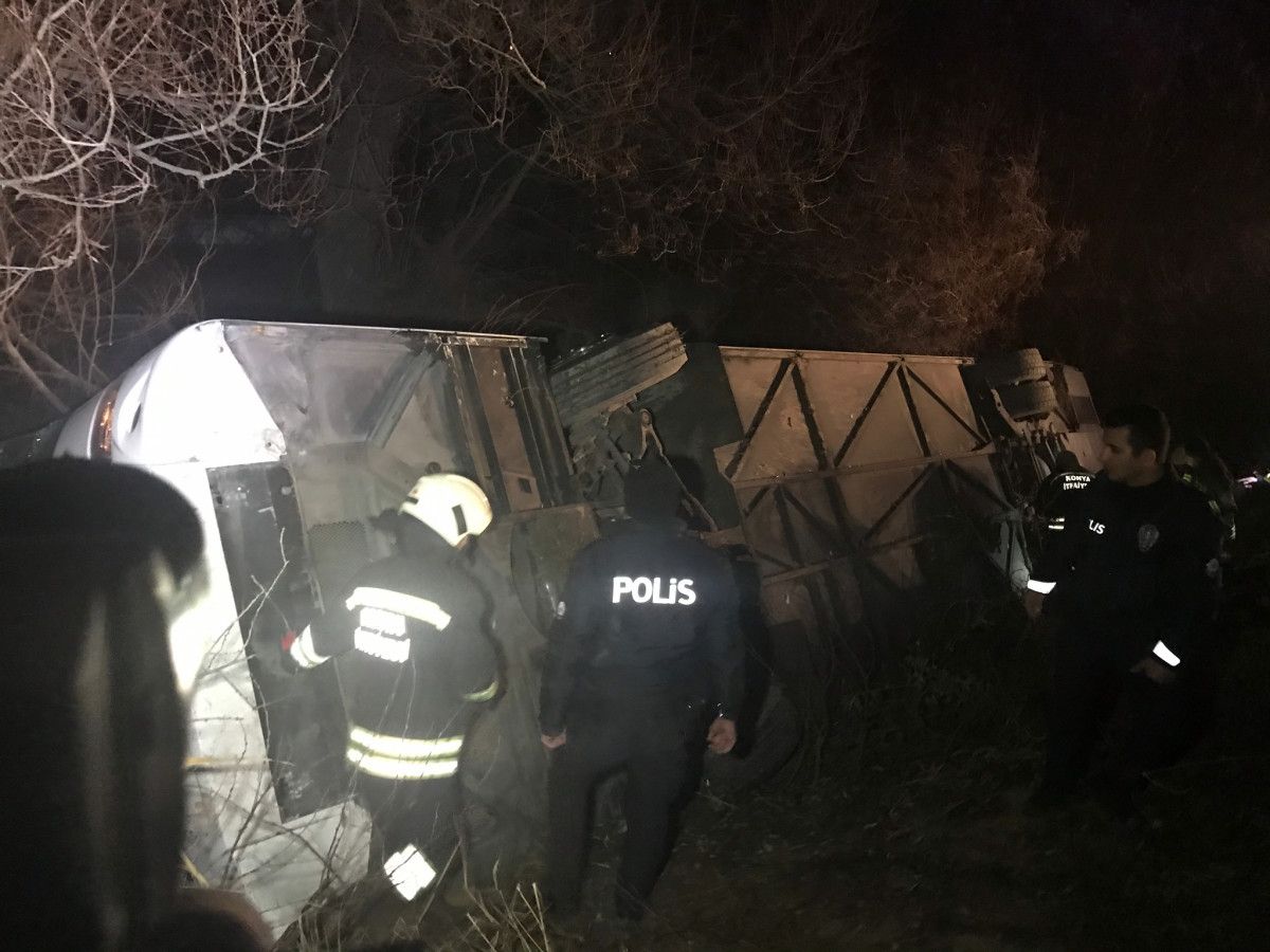 Konya da yolcu otobüsü devrildi: 15 yaralı #1