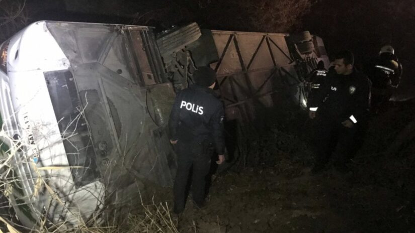 Konya’da yolcu otobüsü yıkıldı: 15 yaralı