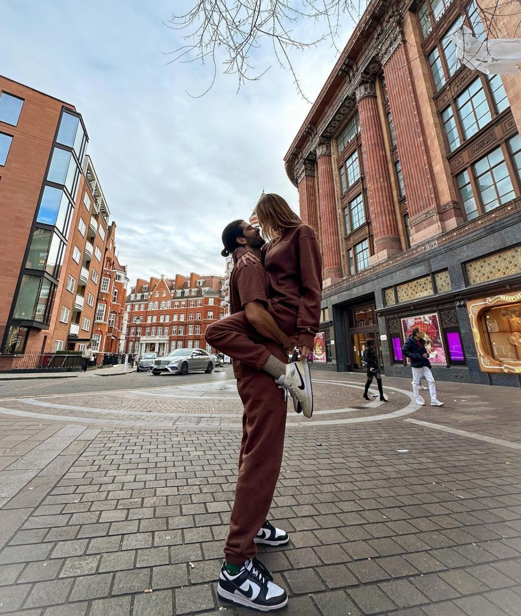 Kucaktan inmedi! Şevval Şahin den Londra sokaklarında cesur aşk kareleri... #1