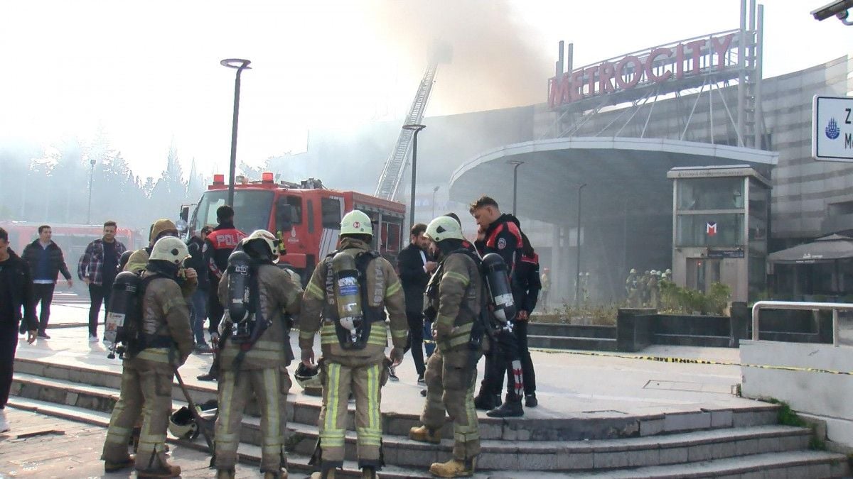 Levent teki AVM de yangına tanık olan vatandaşlar o anları anlattı #4