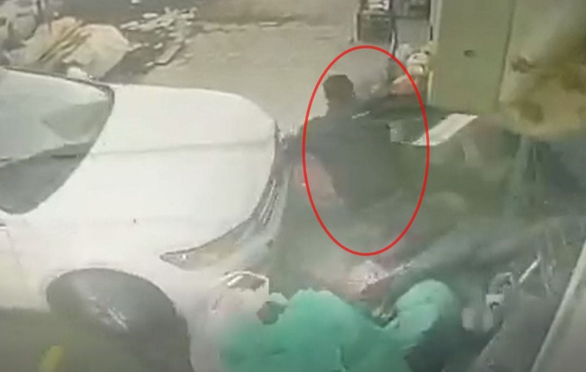 Mardin de aracın dükkana ve çalışanına çarptığı kaza #3