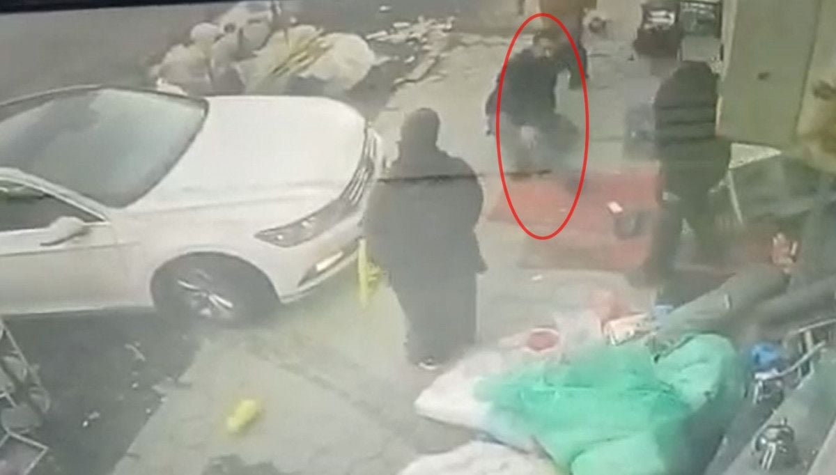 Mardin de aracın dükkana ve çalışanına çarptığı kaza #5