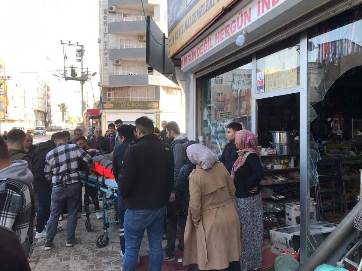 Mardin de aracın dükkana ve çalışanına çarptığı kaza #6