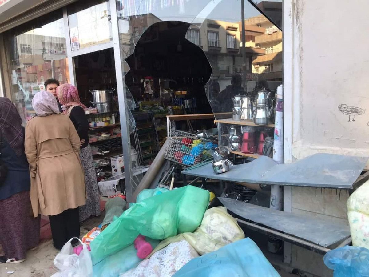 Mardin de aracın dükkana ve çalışanına çarptığı kaza #7
