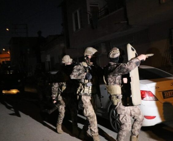Mersin’de 300 polisle uyuşturucu harekâtı