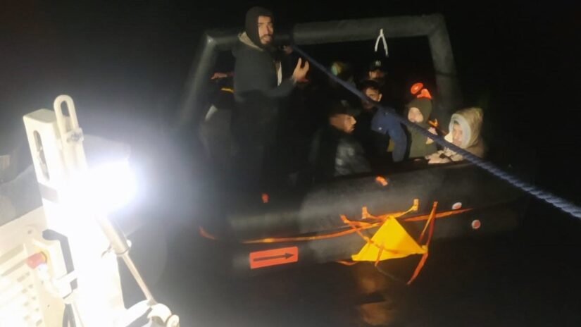 Muğla’da 11 kumpassız muhacir kurtarıldı
