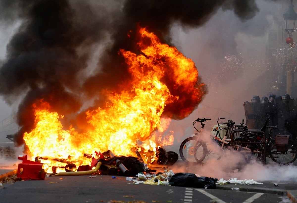 PKK yandaşları Paris’te büyük tahribata yol açtı #1