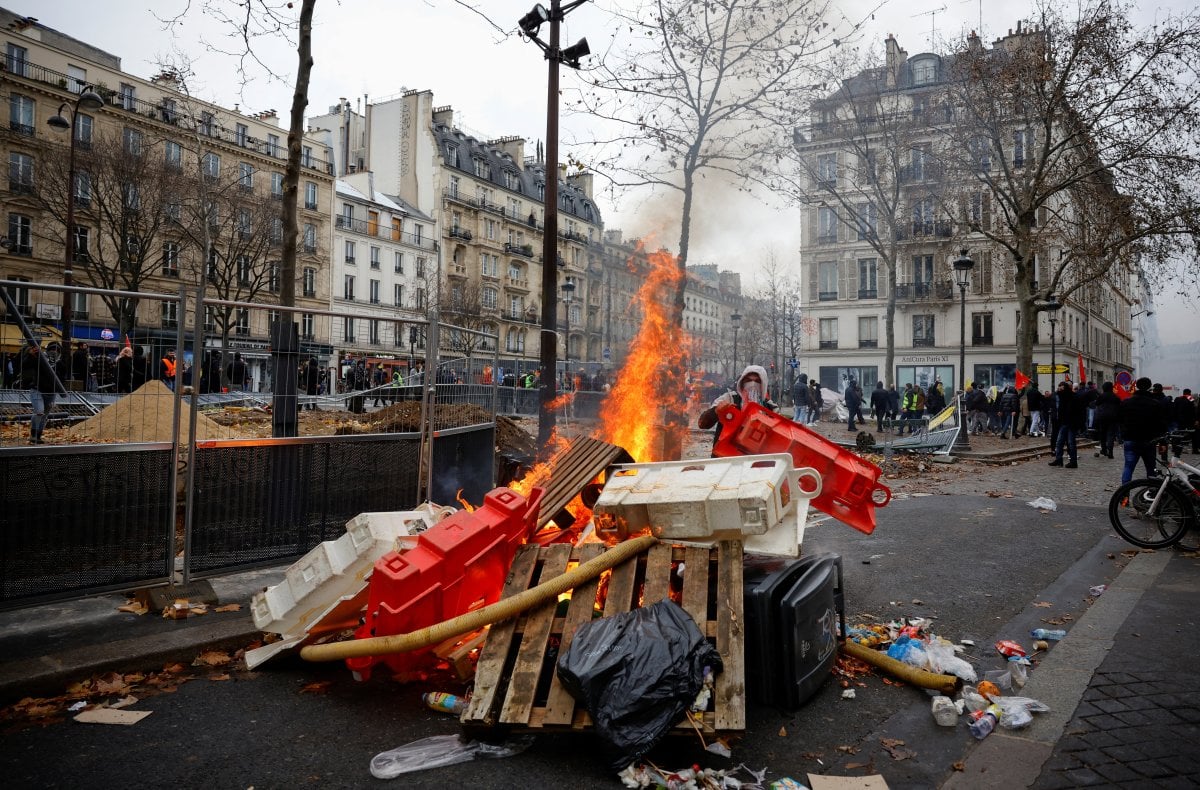 PKK yandaşları Paris’te büyük tahribata yol açtı #4