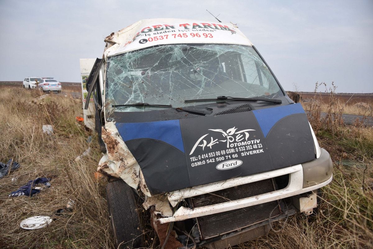 Şanlıurfa da işçileri taşıyan minibüs devrildi: 23 yaralı #3