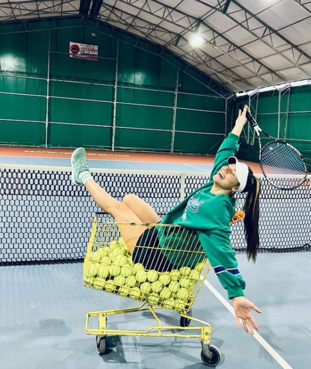 Survivor Ayşe Yüksel mini etekli tenis kombiniyle instagramı yaktı geçti! Afet misin? #1