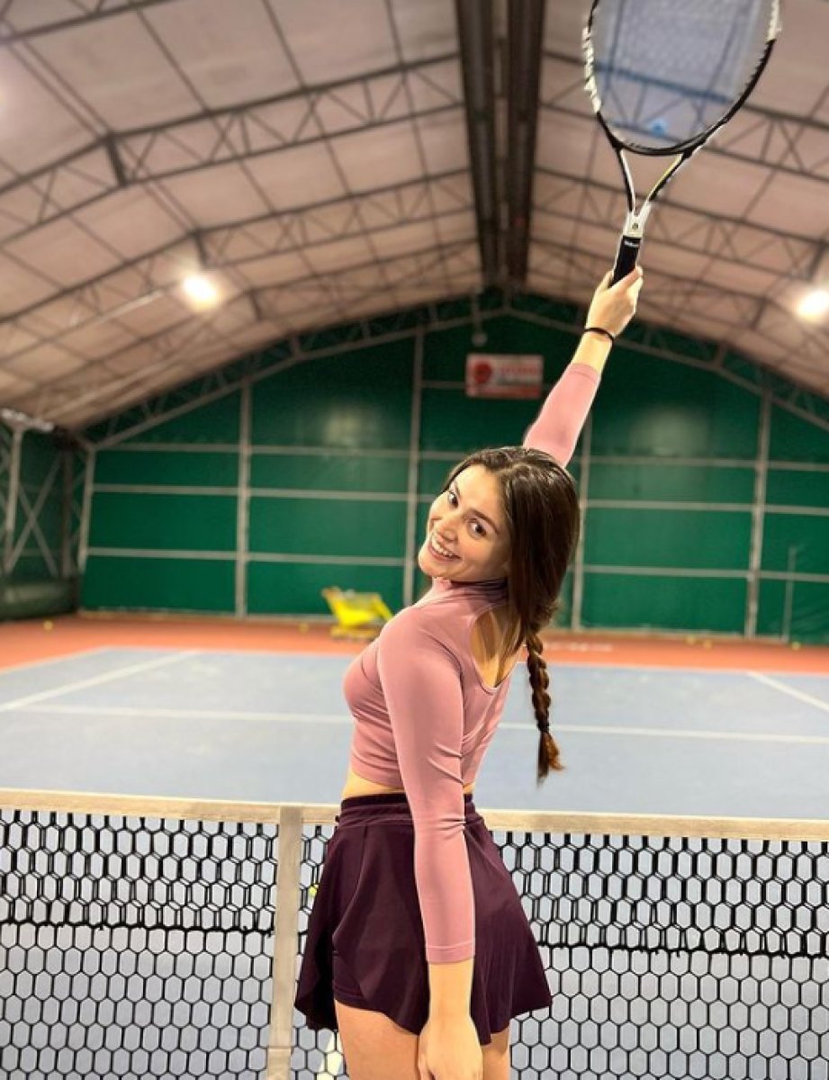 Survivor Ayşe Yüksel mini etekli tenis kombiniyle instagramı yaktı geçti! Afet misin? #2