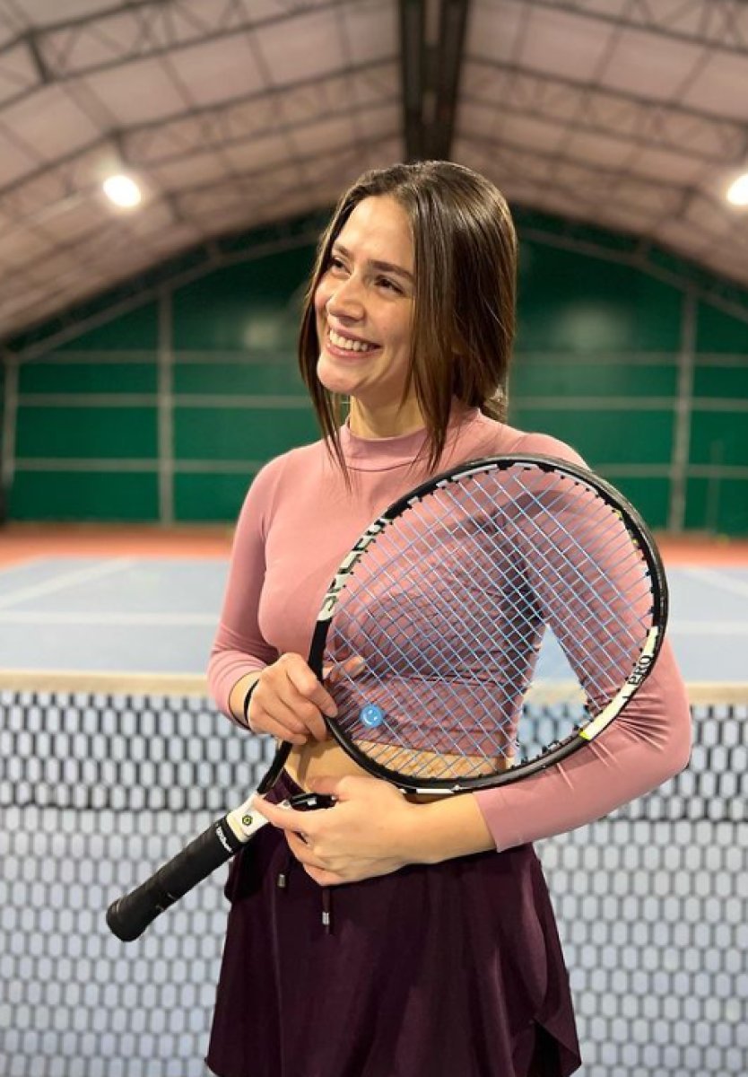 Survivor Ayşe Yüksel mini etekli tenis kombiniyle instagramı yaktı geçti! Afet misin? #3