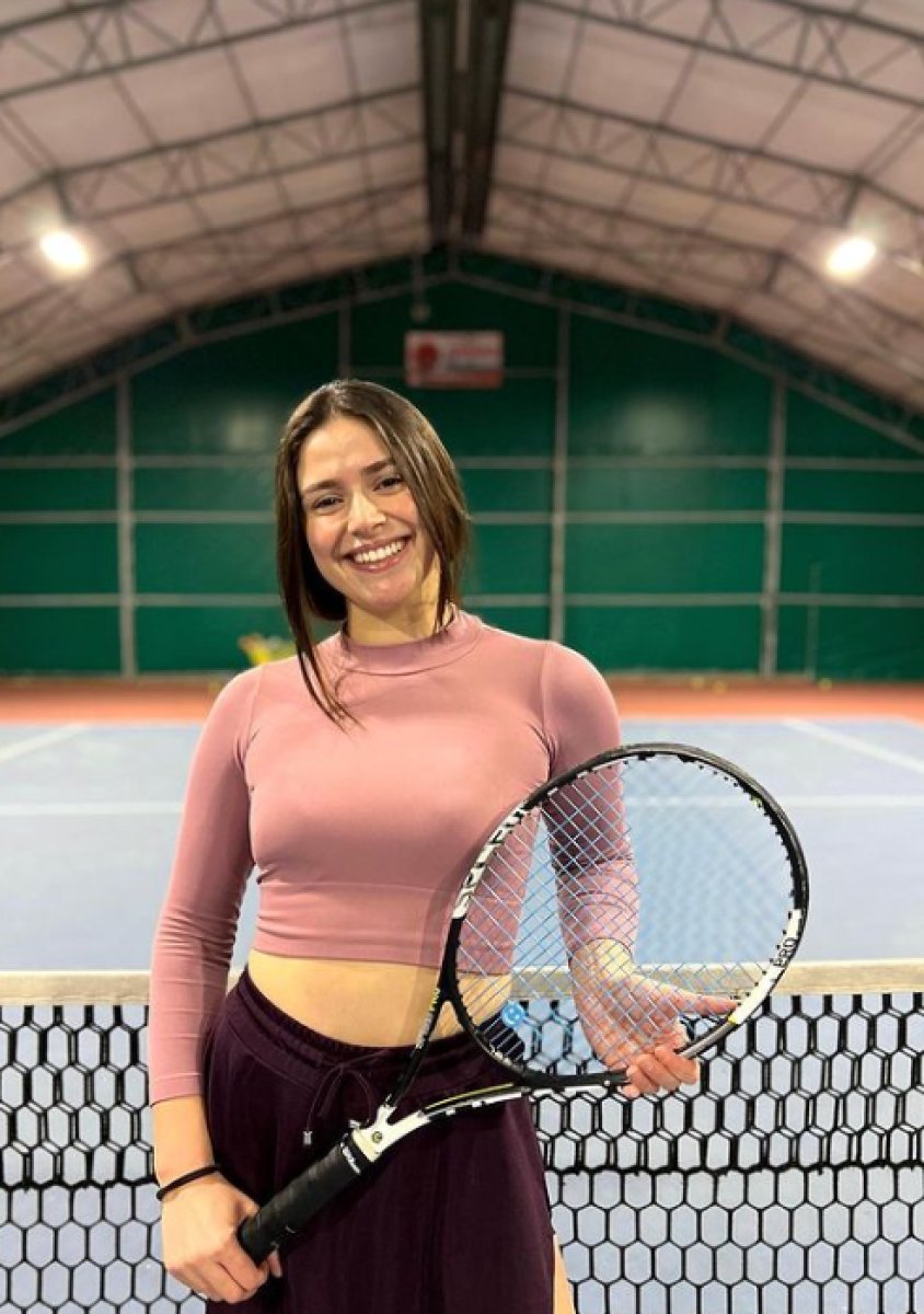 Survivor Ayşe Yüksel mini etekli tenis kombiniyle instagramı yaktı geçti! Afet misin? #4