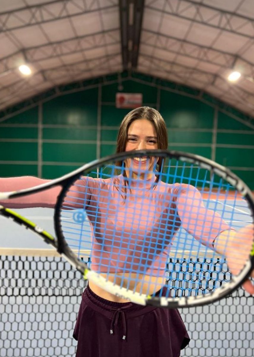 Survivor Ayşe Yüksel mini etekli tenis kombiniyle instagramı yaktı geçti! Afet misin? #5