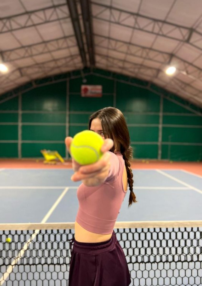 Survivor Ayşe Yüksel mini etekli tenis kombiniyle instagramı yaktı geçti! Afet misin? #6
