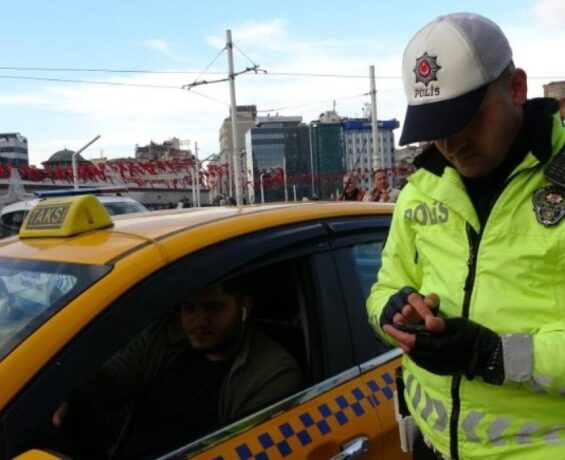 Taksim’de taksi teftişi
