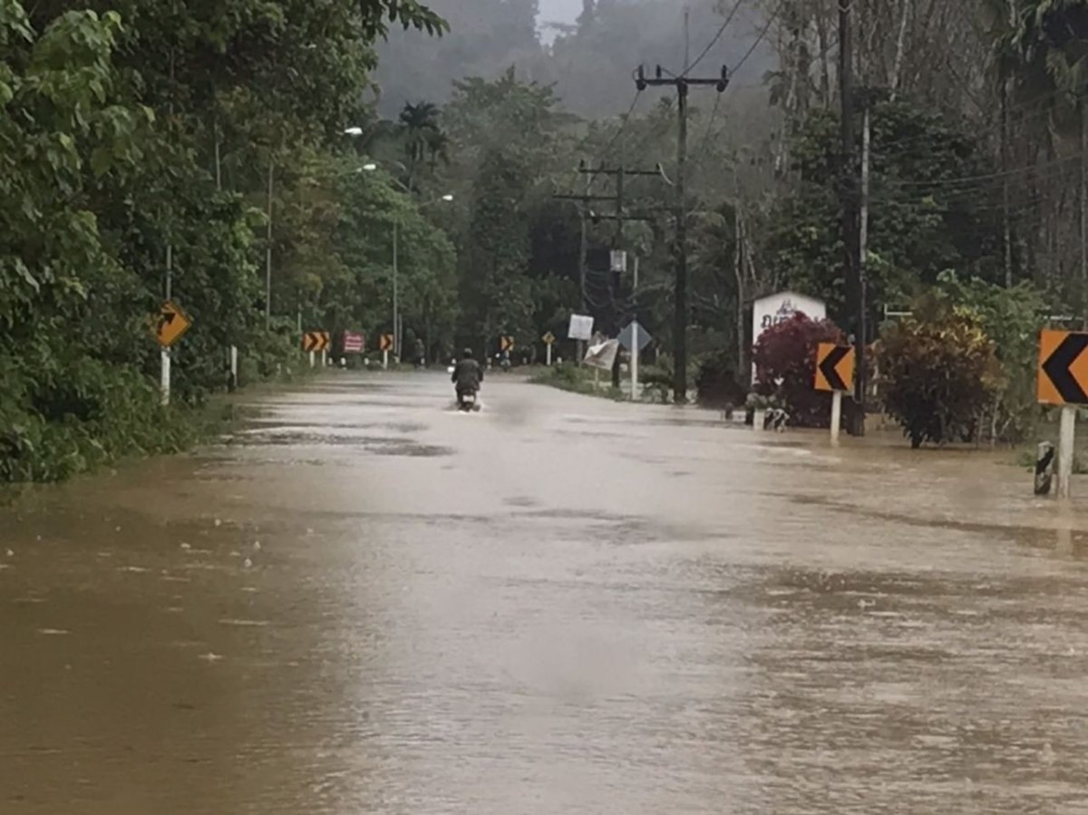 Tayland’ı muson vurdu: Köyler sular altında kaldı #3
