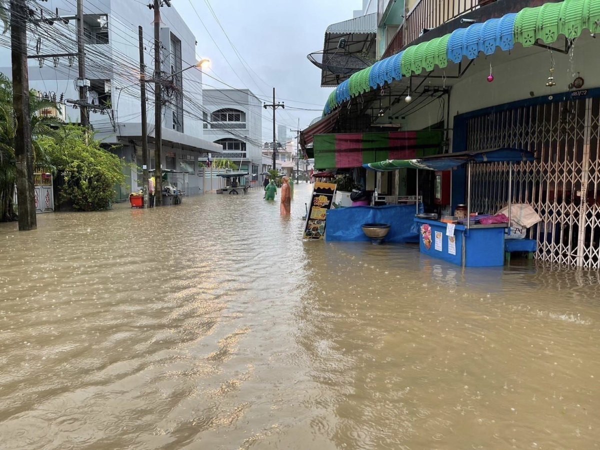 Tayland’ı muson vurdu: Köyler sular altında kaldı #5