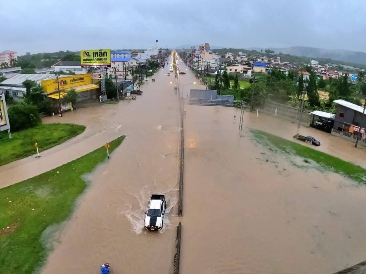Tayland’ı muson vurdu: Köyler sular altında kaldı #9