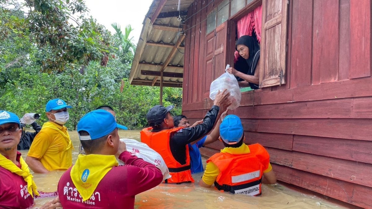 Tayland’ı muson vurdu: Köyler sular altında kaldı #10