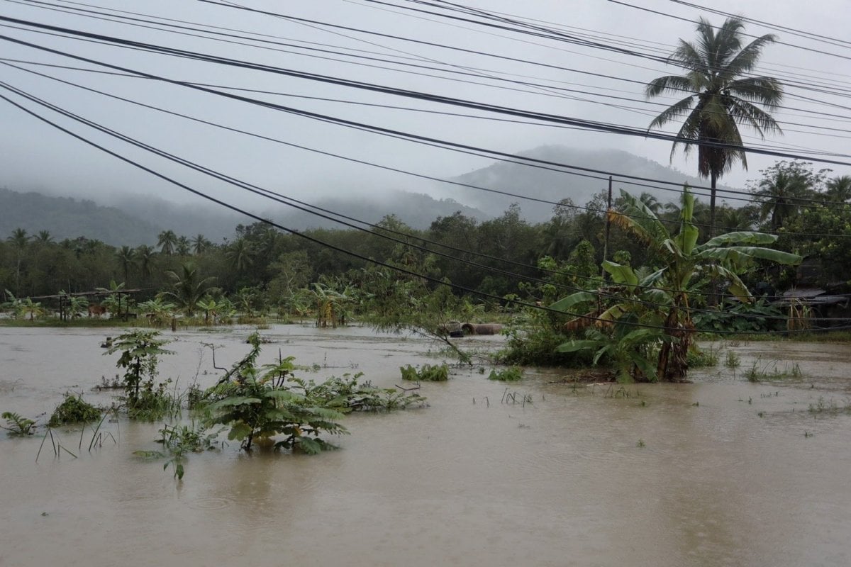 Tayland’ı muson vurdu: Köyler sular altında kaldı #13