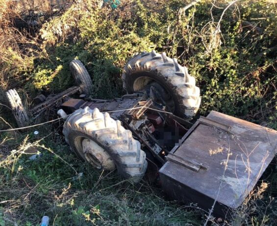 Antalya’da yıkılan traktörün altında kalan sürücü yaşamını kaybetti