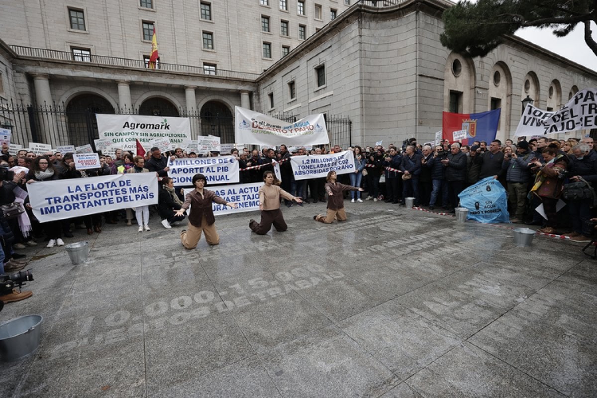 İspanya da kuraklık ve su krizi nedeniyle çiftçiler hükümeti protesto etti #2