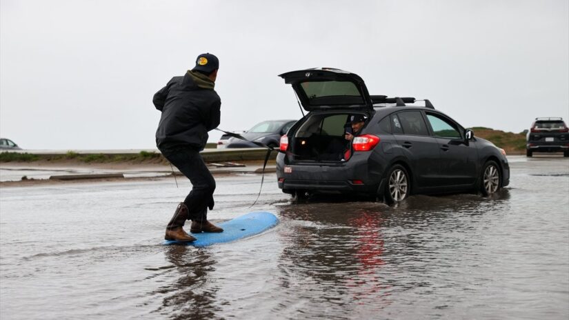 Kaliforniya’daki su baskında sörf sevinci