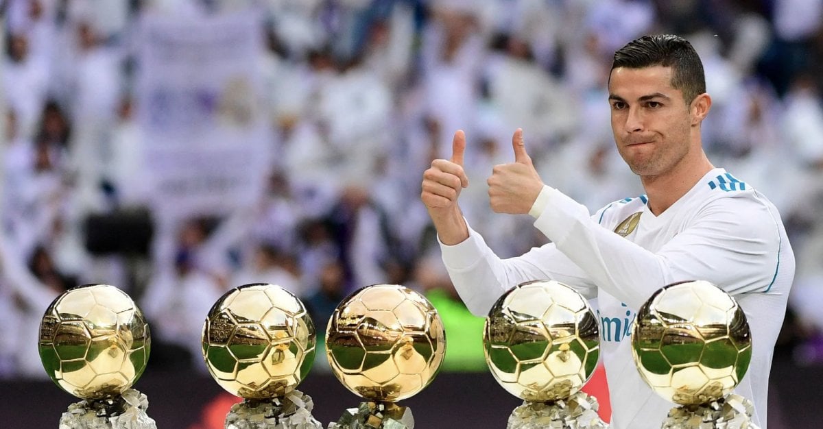 Ronaldo nun 2013 yılında kazandığı Ballon d Or satıldı #3